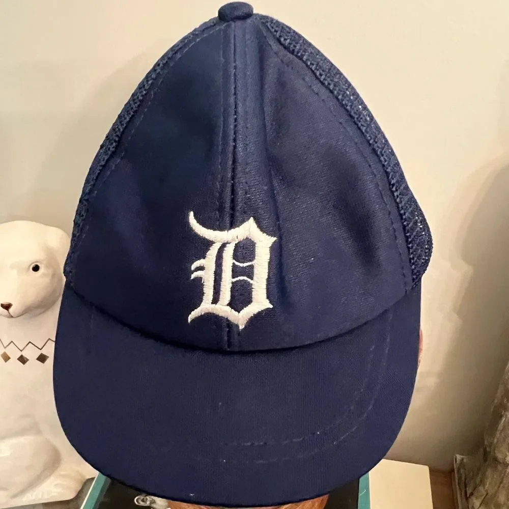 Vintage youth Detroit mesh trucker SnapBack with green under bill.
